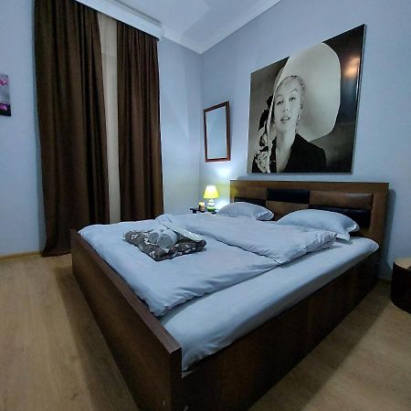Guesthouse Different Tbilisi ภายนอก รูปภาพ