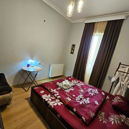Guesthouse Different Tbilisi ภายนอก รูปภาพ
