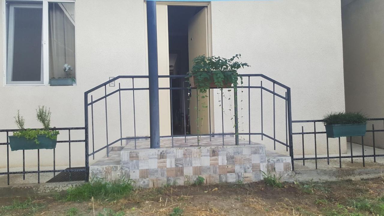 Guesthouse Different Tbilisi ภายนอก รูปภาพ