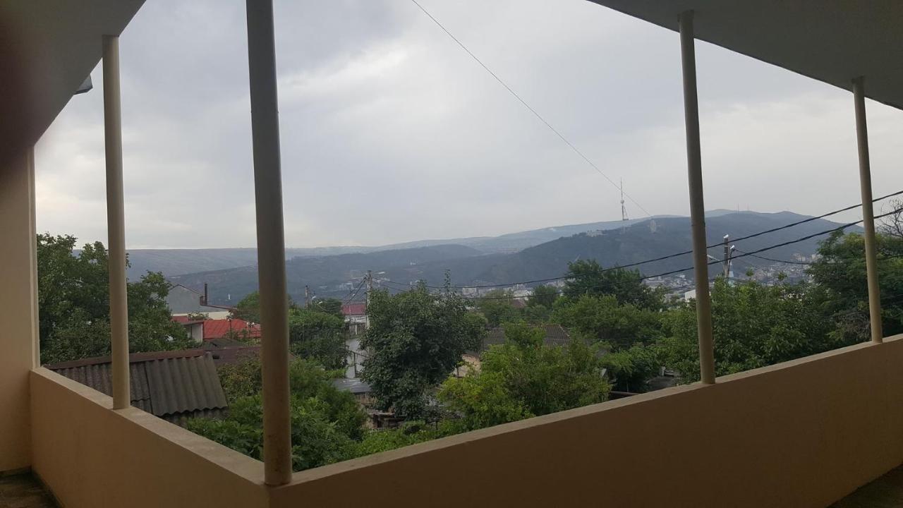 Guesthouse Different Tbilisi ภายนอก รูปภาพ