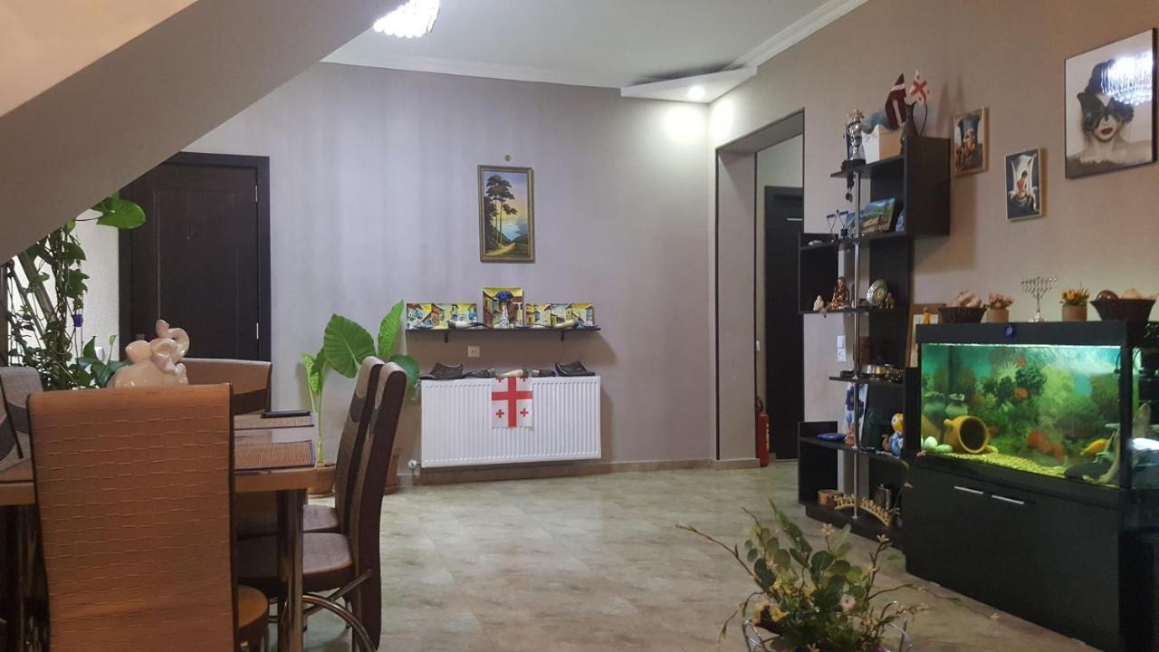 Guesthouse Different Tbilisi ภายนอก รูปภาพ