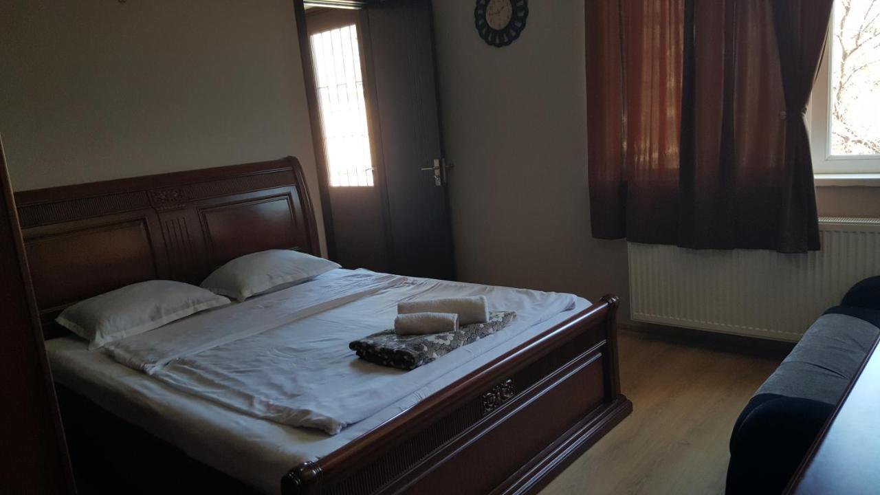 Guesthouse Different Tbilisi ภายนอก รูปภาพ