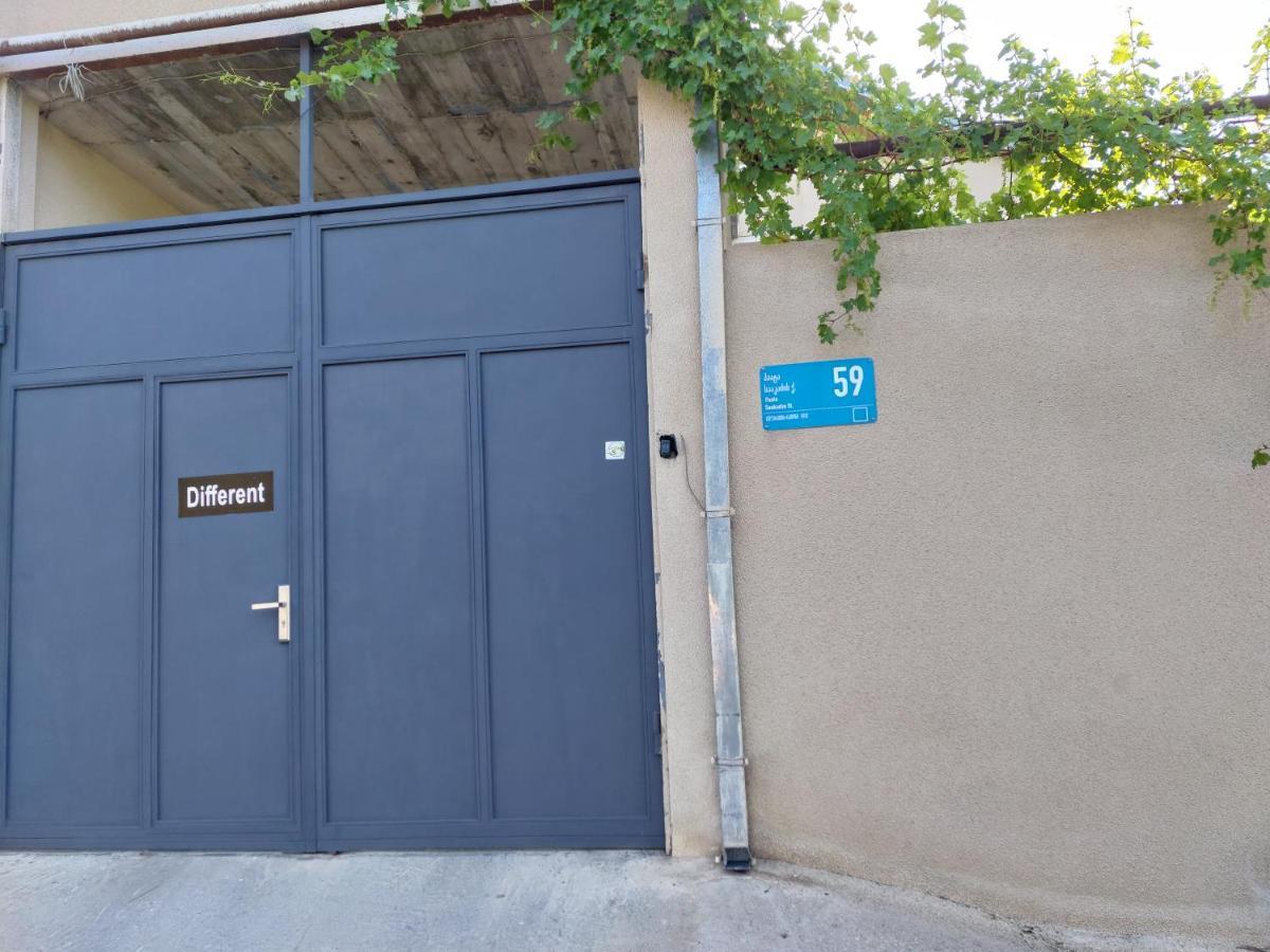 Guesthouse Different Tbilisi ภายนอก รูปภาพ