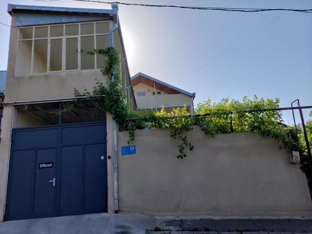 Guesthouse Different Tbilisi ภายนอก รูปภาพ