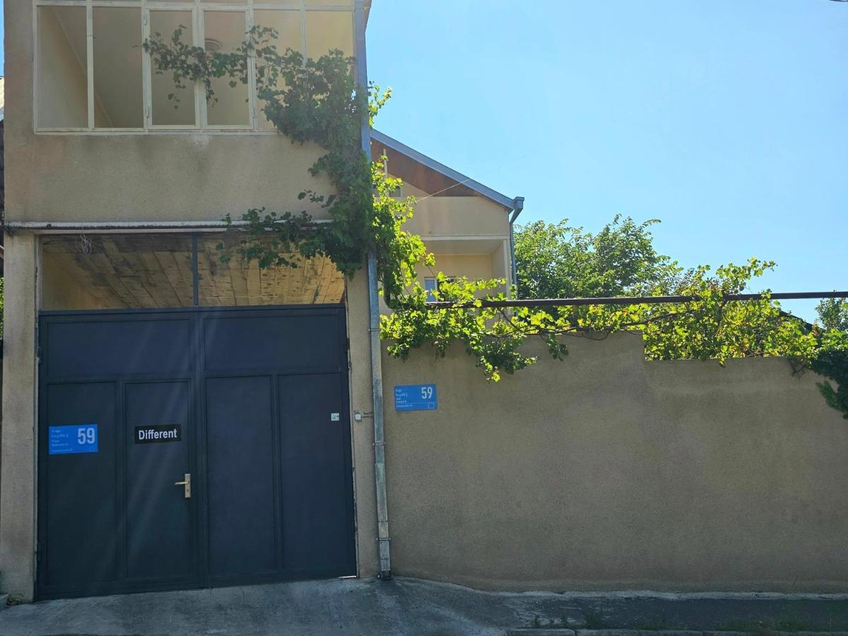 Guesthouse Different Tbilisi ภายนอก รูปภาพ