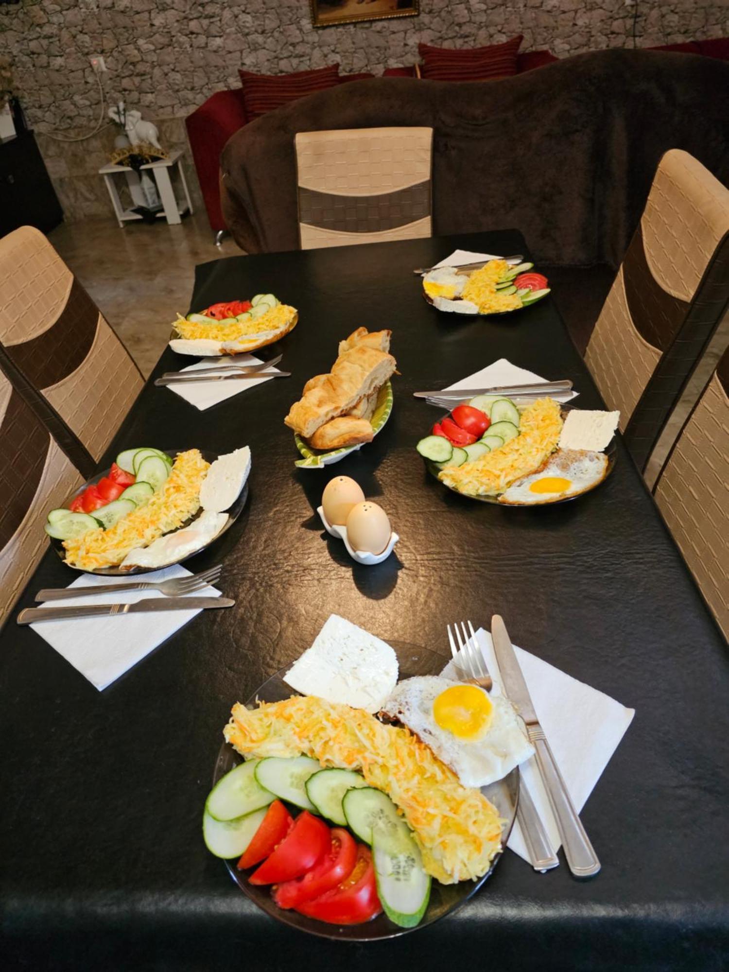 Guesthouse Different Tbilisi ภายนอก รูปภาพ